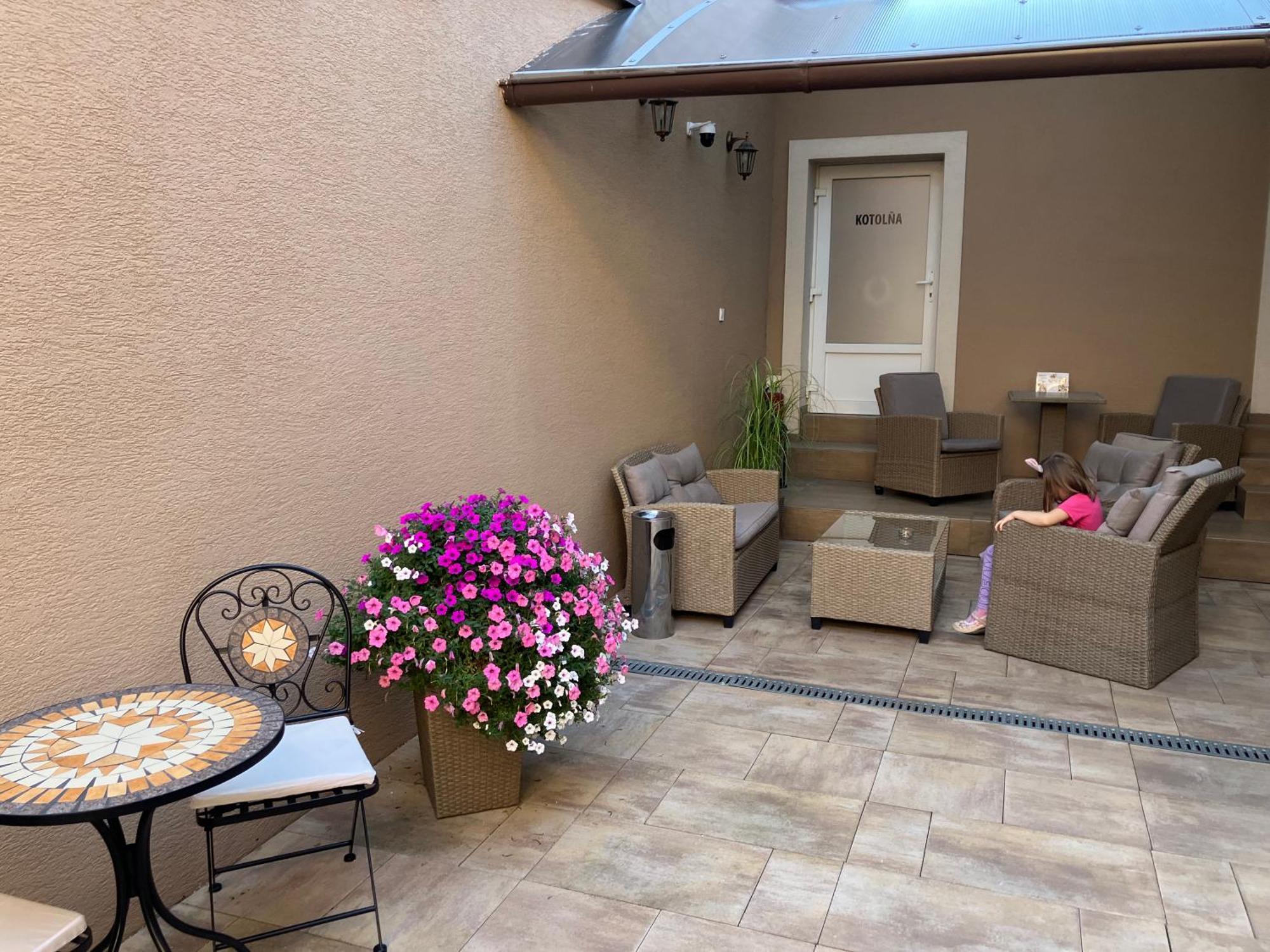 Corner House Apartment Lucenec Exterior photo
